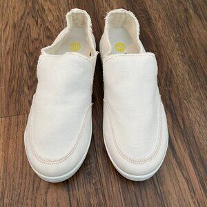 Vionic Malibu slip-on beach white canvas shoe Women's 6 vacation cushioned